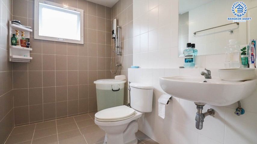 *****บ้านเดี่ยวมือสองย่านกรุงเทพฯ ม.เดอะซิตี้ พหลโยธิน หลังมุม! เนื้อที่กว้าขวางสุดถึง 57.8 ตร.ว. ฟังก์ชันจัดเต็ม 3 ห้องนอน 3 ห้องน้ำ 2 ที่จอดรถ แถมฟรี! 6 เครื่องปรับอากาศ, 3 เครื่องทำน้ำอุ่น ฯลฯ  บนทำเลเยี่ยม ใกล้รถไฟฟ้าสายสีเขียว "สถานีคลองสาม" (ส่วนต่อขยาย) และทางด่วน "รามอินทรา-อาจณรงค์"